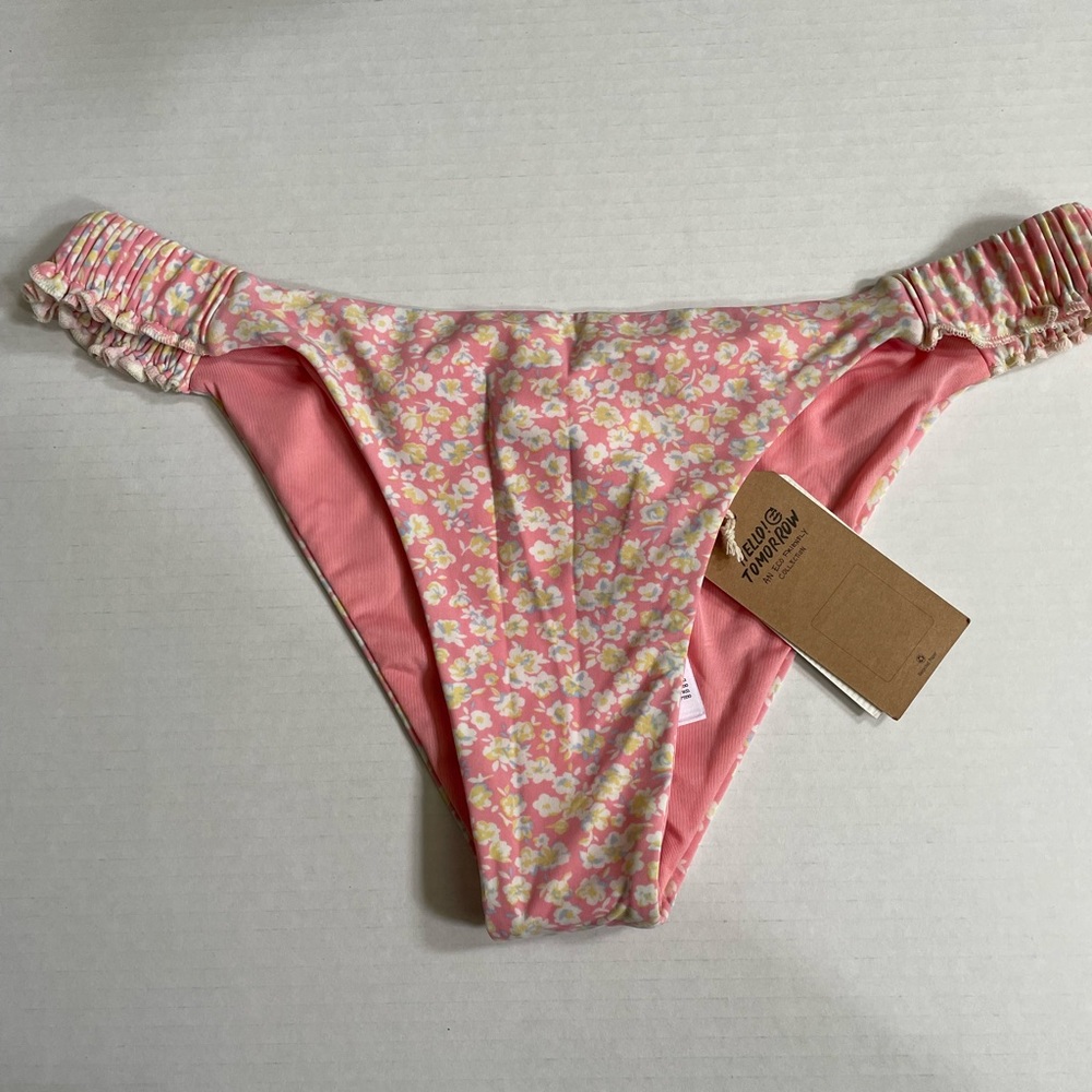 Billabong
DITSY DARLING SCOOP HIKE
BIKINI BOTTOM CORAL SANDS size XL